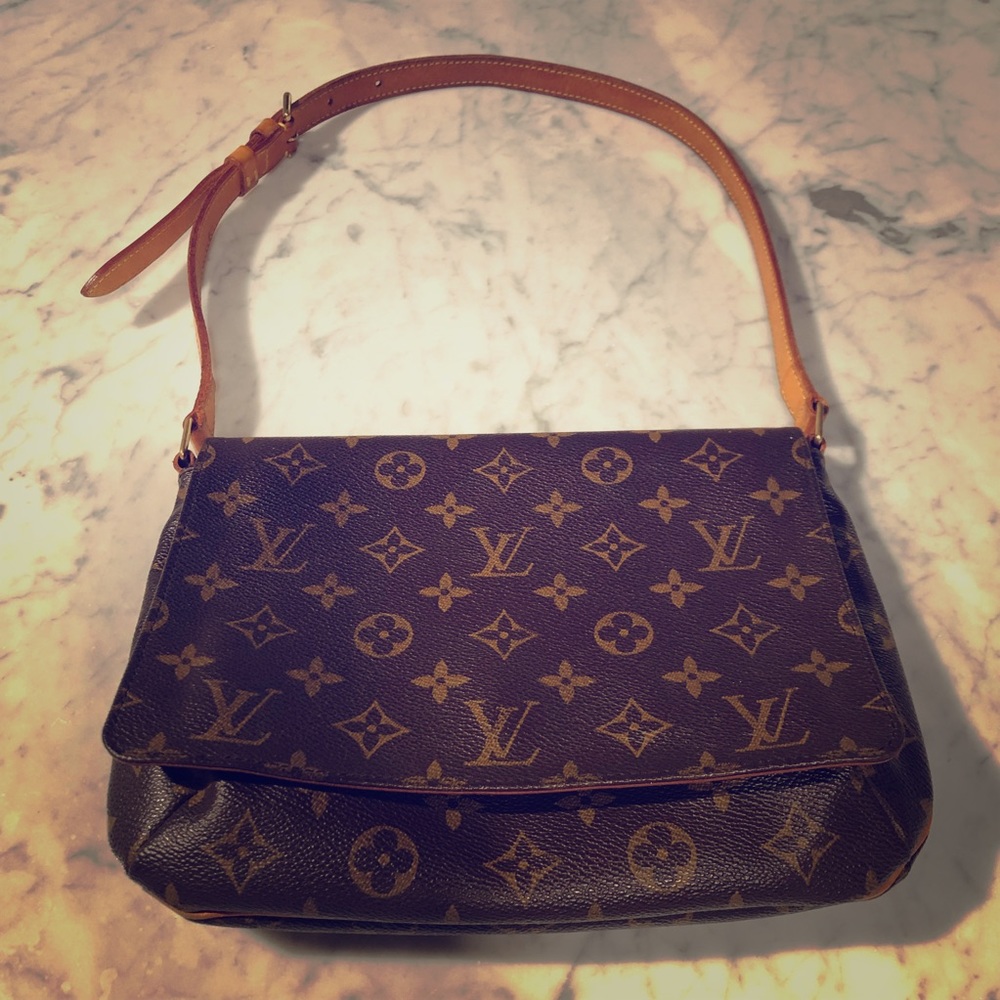 Louis Vuitton Monogram Shoulder Bag Small Pochette